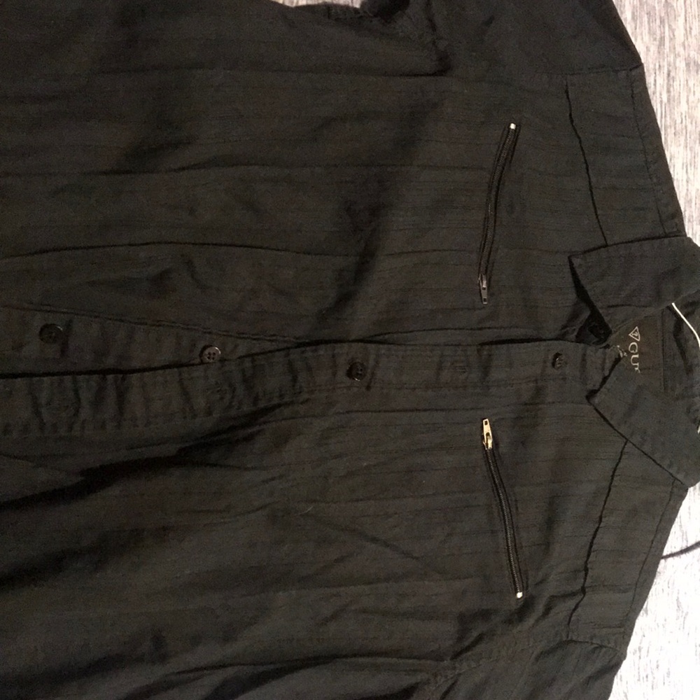 Guess button up